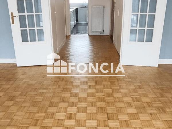 Location Appartement 2 pièces 56.82 m² - 15 AVENUE THERESE. ESCALIER E Le Plessis Trevise 94420