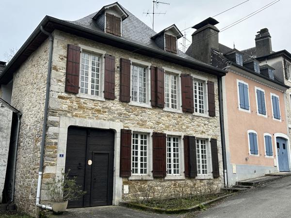 Lasseube (64290) Confortable demeure au cœur du village de Lasseube