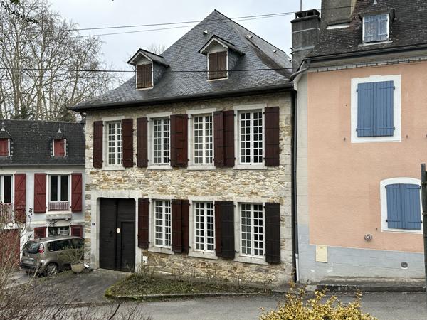 Lasseube (64290) Confortable demeure au cœur du village de Lasseube