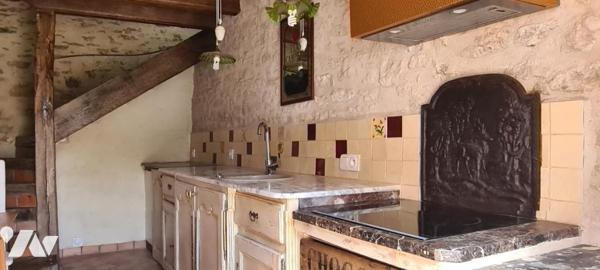 Maison ancienne rénovée en pierre en duplex d'environ 50 m² avec garage de 30 m²