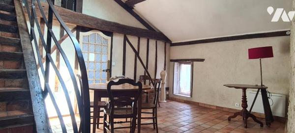 Maison ancienne rénovée en pierre en duplex d'environ 50 m² avec garage de 30 m²