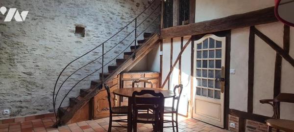 Maison ancienne rénovée en pierre en duplex d'environ 50 m² avec garage de 30 m²