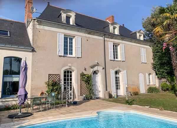 A VENDRE Maison de Maître à seulement 15 minutes des portes d'Angers !