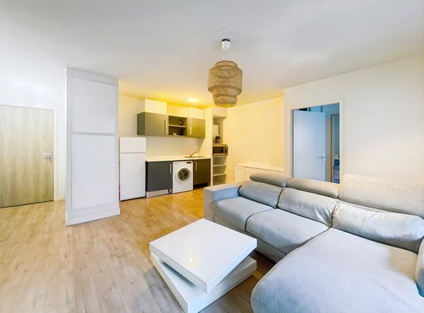 Appartement
         2 pièces
        - 44 m² 205 000 € *
