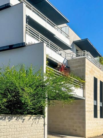 Appartement
         2 pièces
        - 44 m² 205 000 € *