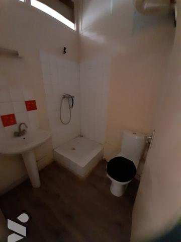 Immeuble à usage locatif de 4 lgts sur 3 niveaux : 
1 de type F1, 2  de type F2 et 1 de type F3