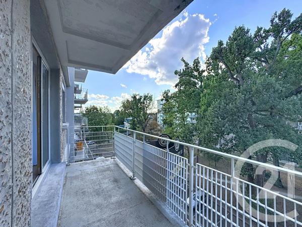 Appartement 4 Pièces à vendre  4 pièces - 79,59 m 2   FONTAINEBLEAU  - 77