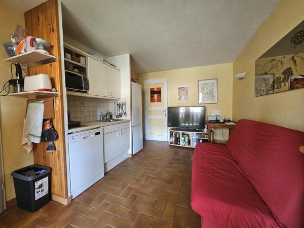 T2 + cabine – 28 m² – Terrasse & Parking Privé – À 50m de la plage de la Gaillarde