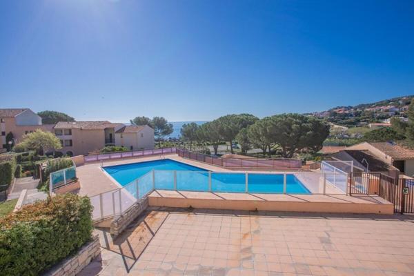 T2 + cabine – 28 m² – Terrasse & Parking Privé – À 50m de la plage de la Gaillarde