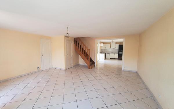 Maison lumineuse avec garage et cour – La Poitevinière