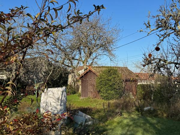 Espace de vie de plain-pied  - Second garage - Jardin arboré