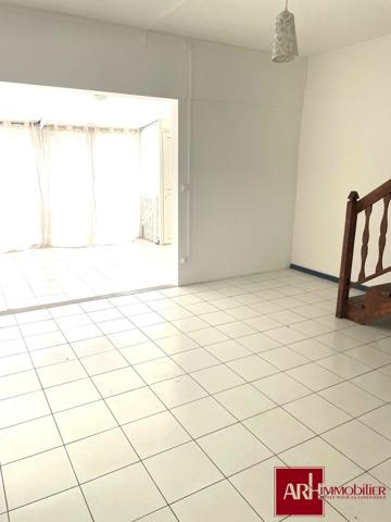 A LOUER MAISON DE VILLE SUR 2 NIVEAUX - ST DENIS