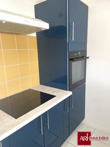 A LOUER MAISON DE VILLE SUR 2 NIVEAUX - ST DENIS