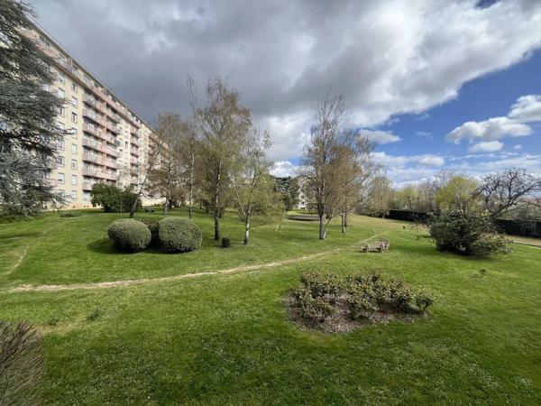 Vente                                                      Appartement
                        
                                         95 m2                     à Nevers