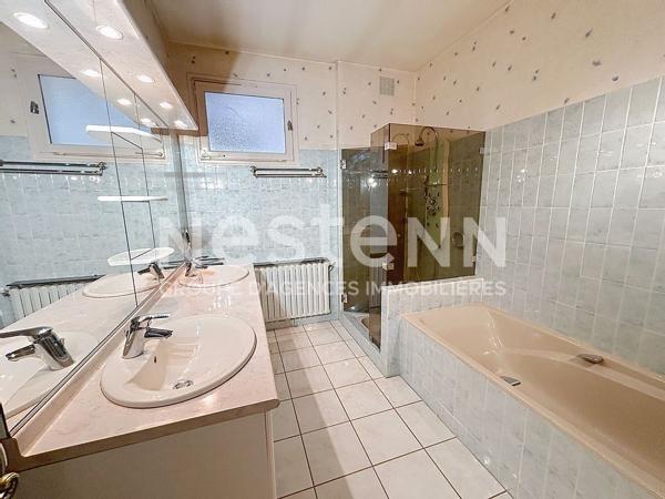 Maison à vendre Brive ancienne caserne - 3 chambre - 2 garages-  jardin - dépendance -
