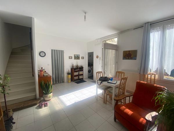 Maison de fond de cour avec extérieur et dépendance