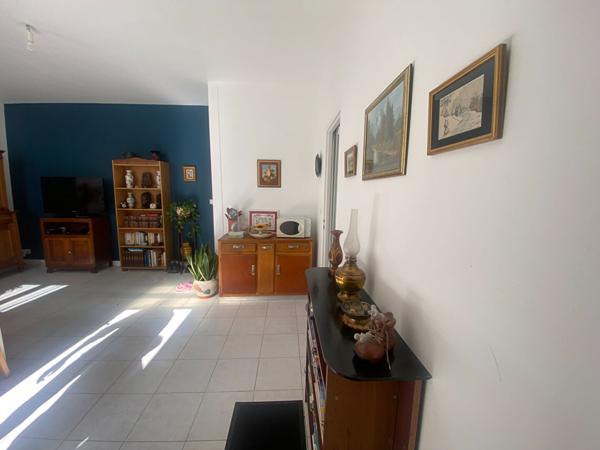 Maison de fond de cour avec extérieur et dépendance