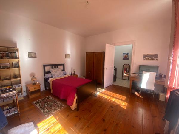 Maison de fond de cour avec extérieur et dépendance