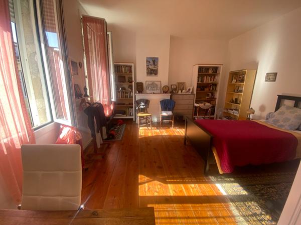 Maison de fond de cour avec extérieur et dépendance