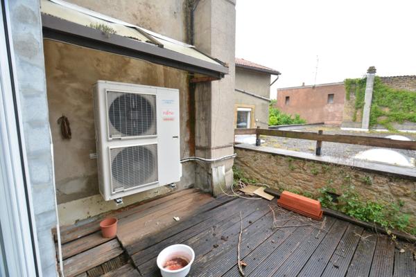 EXCLUSIVITÉ – IMMEUBLE DE RAPPORT AVEC LOCAL COMMERCIAL ET APPARTEMENT T3 À MONTMÉDY (55600)