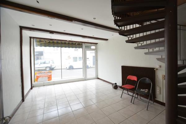 EXCLUSIVITÉ – IMMEUBLE DE RAPPORT AVEC LOCAL COMMERCIAL ET APPARTEMENT T3 À MONTMÉDY (55600)