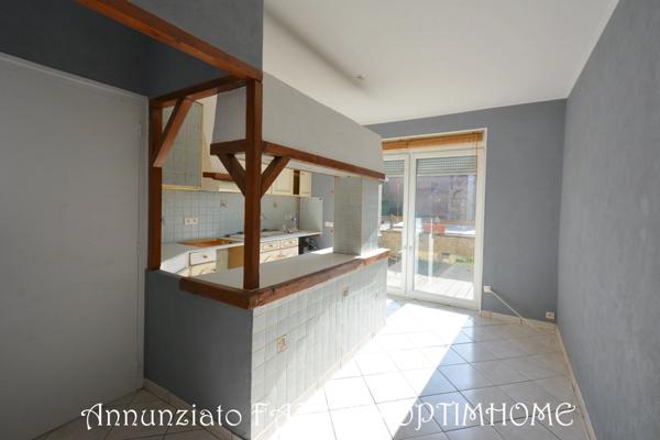 EXCLUSIVITÉ – IMMEUBLE DE RAPPORT AVEC LOCAL COMMERCIAL ET APPARTEMENT T3 À MONTMÉDY (55600)