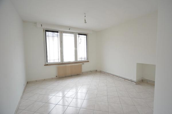 EXCLUSIVITÉ – IMMEUBLE DE RAPPORT AVEC LOCAL COMMERCIAL ET APPARTEMENT T3 À MONTMÉDY (55600)