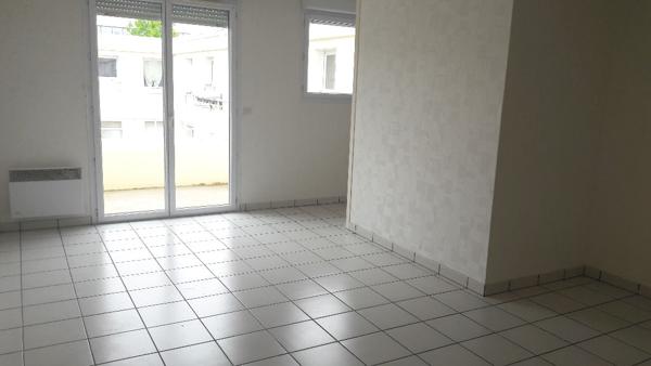 Appartement à louer T2 vide Mont De Marsan 1 Chambre Parking Balcon piscine