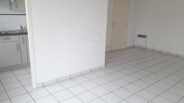 Appartement à louer T2 vide Mont De Marsan 1 Chambre Parking Balcon piscine