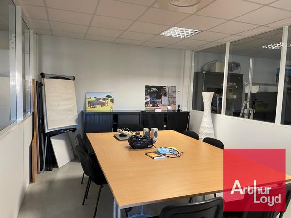 BUREAUX CLOISONNES - PARKING SECURISE - A LOUER - GAROSUD
