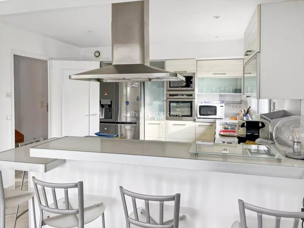 Vente                                                      Maison
                        
                     7 pièces                      183 m2                     à Soisy-sur-Seine