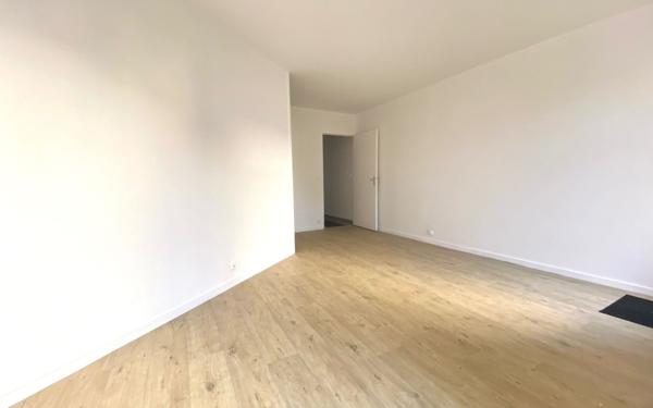 Appartement à vendre    1 pièce •  Aubergenville