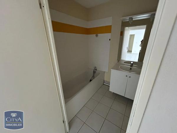 Appartement à louer 2 pièces 48.64m² Villeneuve-sur-Yonne (89500)