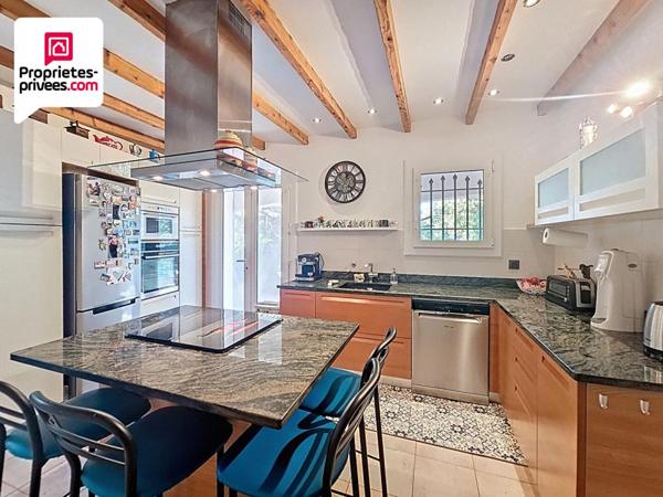 VILLA DE PLAIN PIED  5 pièces 150 m2 AVEC PISCINE