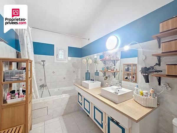 VILLA DE PLAIN PIED  5 pièces 150 m2 AVEC PISCINE