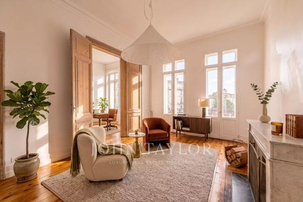 APPARTEMENT RENOVE - ASCENSEUR - CAVE - CENTRE HISTORIQUE