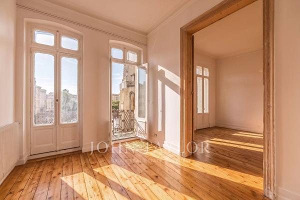 APPARTEMENT RENOVE - ASCENSEUR - CAVE - CENTRE HISTORIQUE