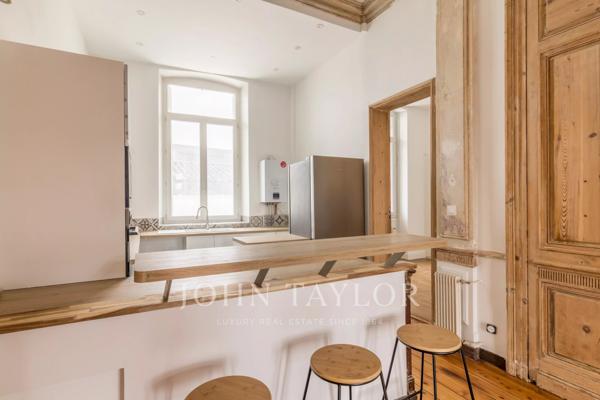 APPARTEMENT RENOVE - ASCENSEUR - CAVE - CENTRE HISTORIQUE