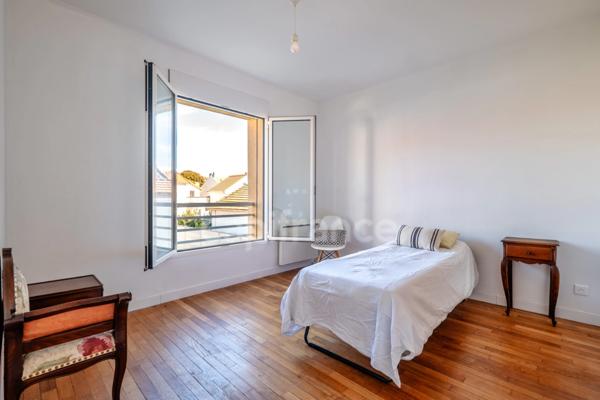 Versailles, A VENDRE MAISON RENOVEE  de 110 m2 au sol- 4 chambres- JARDIN- CALME et proximité des commodités.