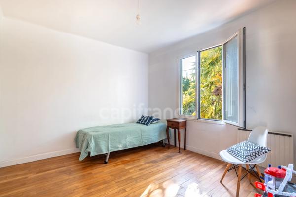 Versailles, A VENDRE MAISON RENOVEE  de 110 m2 au sol- 4 chambres- JARDIN- CALME et proximité des commodités.
