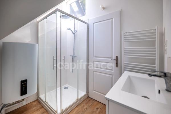 Versailles, A VENDRE MAISON RENOVEE  de 110 m2 au sol- 4 chambres- JARDIN- CALME et proximité des commodités.