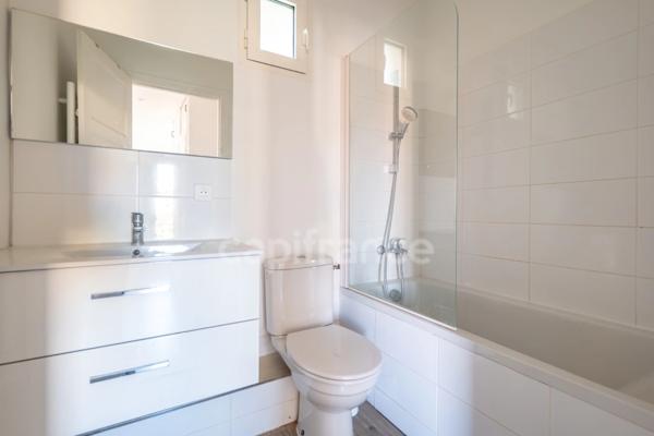 Versailles, A VENDRE MAISON RENOVEE  de 110 m2 au sol- 4 chambres- JARDIN- CALME et proximité des commodités.