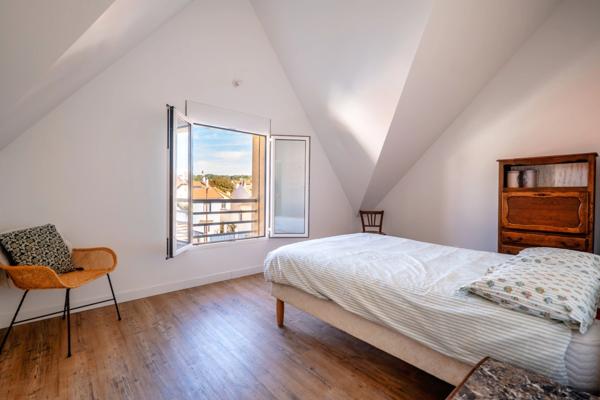 Versailles, A VENDRE MAISON RENOVEE  de 110 m2 au sol- 4 chambres- JARDIN- CALME et proximité des commodités.