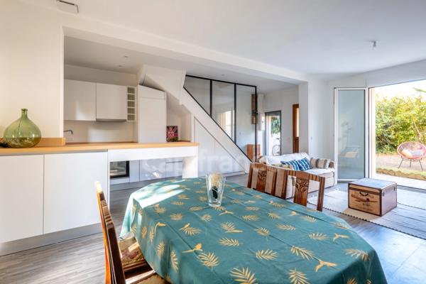 Versailles, A VENDRE MAISON RENOVEE  de 110 m2 au sol- 4 chambres- JARDIN- CALME et proximité des commodités.