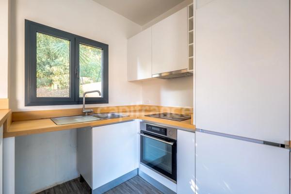 Versailles, A VENDRE MAISON RENOVEE  de 110 m2 au sol- 4 chambres- JARDIN- CALME et proximité des commodités.