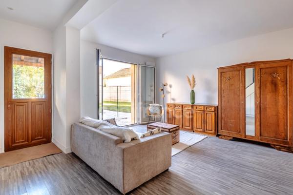 Versailles, A VENDRE MAISON RENOVEE  de 110 m2 au sol- 4 chambres- JARDIN- CALME et proximité des commodités.