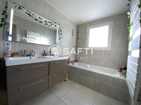 A GIGNAC, VILLA 4 CHAMBRES