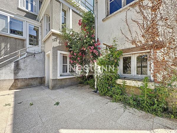 Maison avec jardinet - dépendance - proche tram