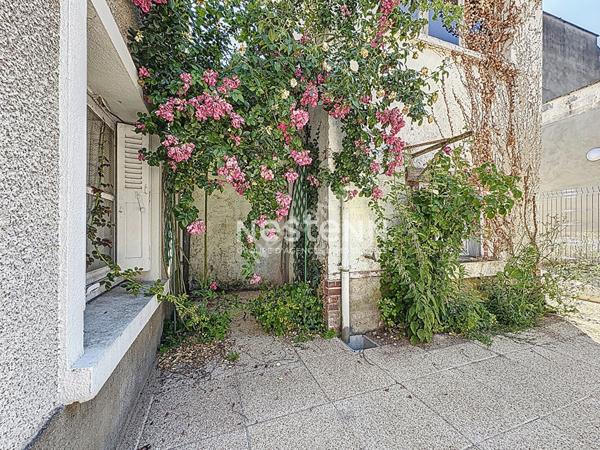 Maison avec jardinet - dépendance - proche tram