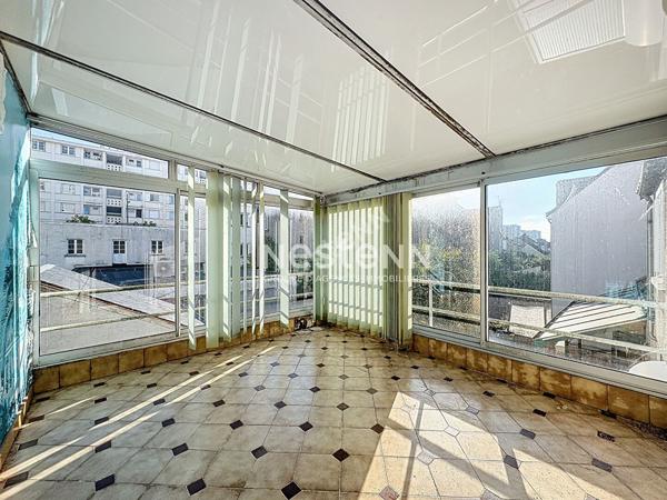 Maison avec jardinet - dépendance - proche tram